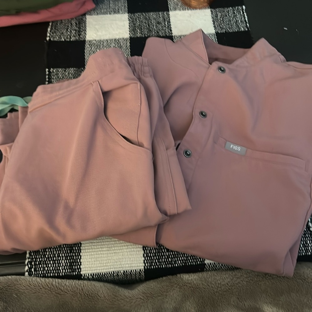 Figs Mauve pink scrubs